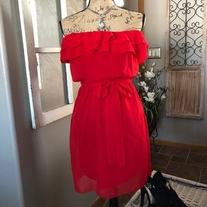 Gorgeous red strapless dress!